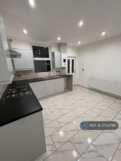 3 Bedroom Terraced House To Rent In Holme Lane, Sheffield, S6