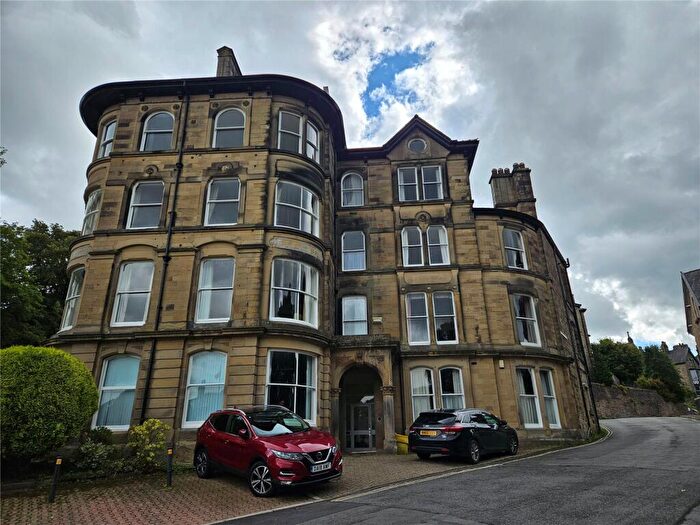 4 Bedroom Flat For Sale In Hall Bank, Buxton, Derbyshire, SK17