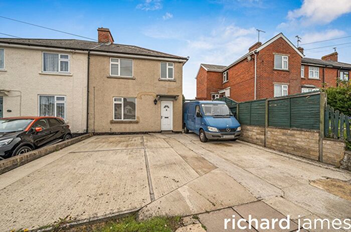 3 Bedroom Semi Detached House For Sale In Whitworth Road, Swindon, SN25