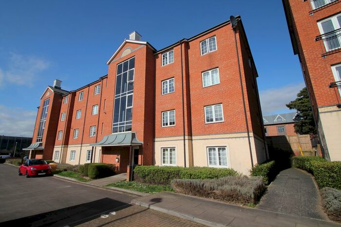 2 Bedroom Flat To Rent In Lime Court, Great Western Road, Gloucester, GL1