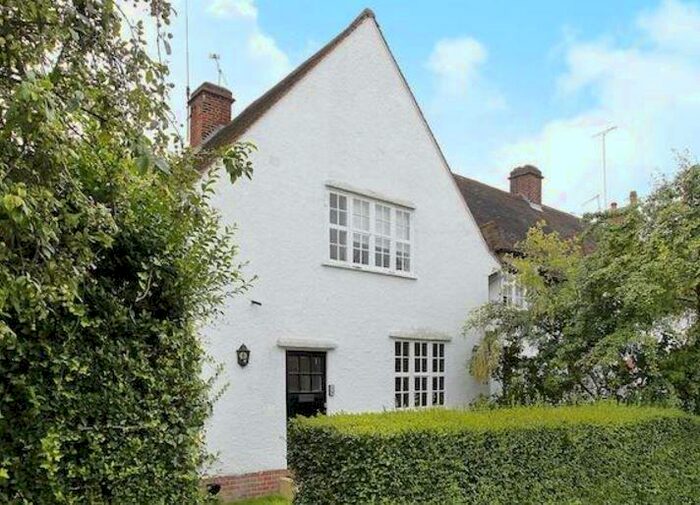 3 Bedroom Semi-Detached House To Rent In Asmuns Hill, Hampstead Garden Surburb, NW11