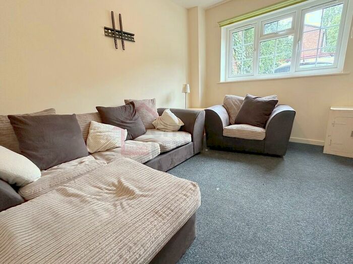 5 Bedroom Town House To Rent In Bluecoat Close, NG1