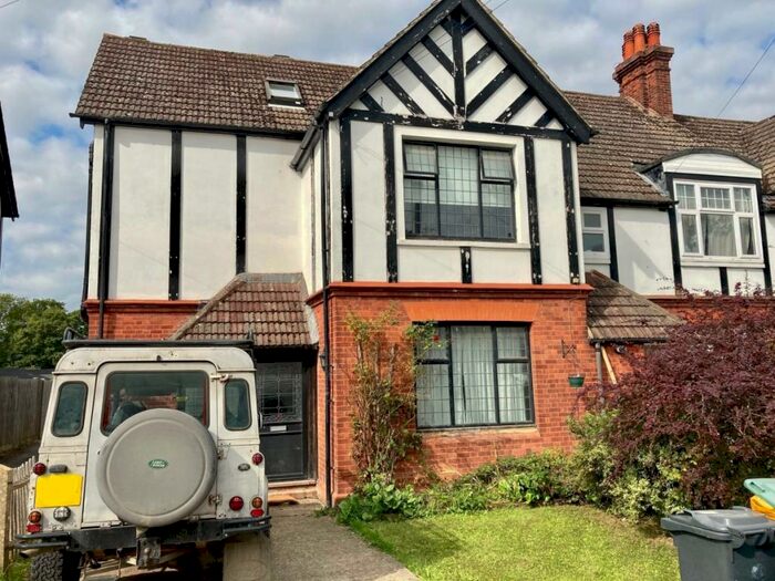 4 Bedroom Semi-Detached House To Rent In Dunraven Avenue, Redhill, RH1