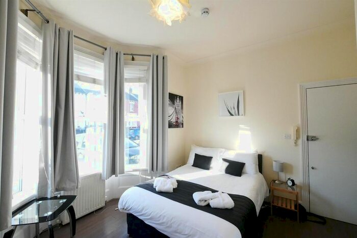 Studio To Rent In Hornsey Park Road, London, N8