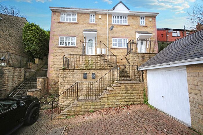 3 Bedroom Semi-Detached House For Sale In , St. Thomas Court, WN8