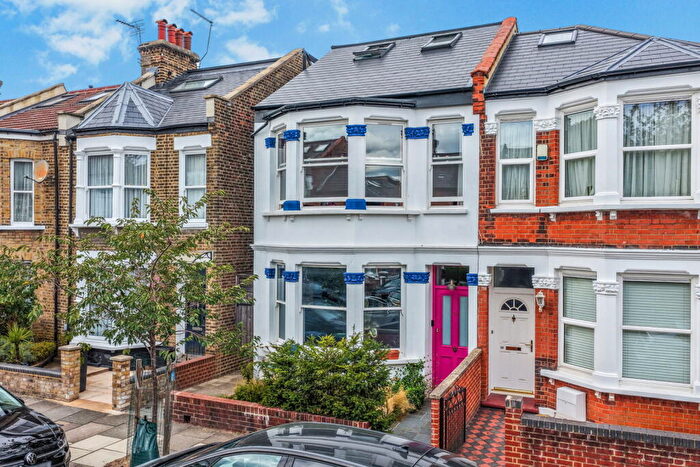 4 Bedroom Semi-Detached House For Sale In Bedford Road, N2