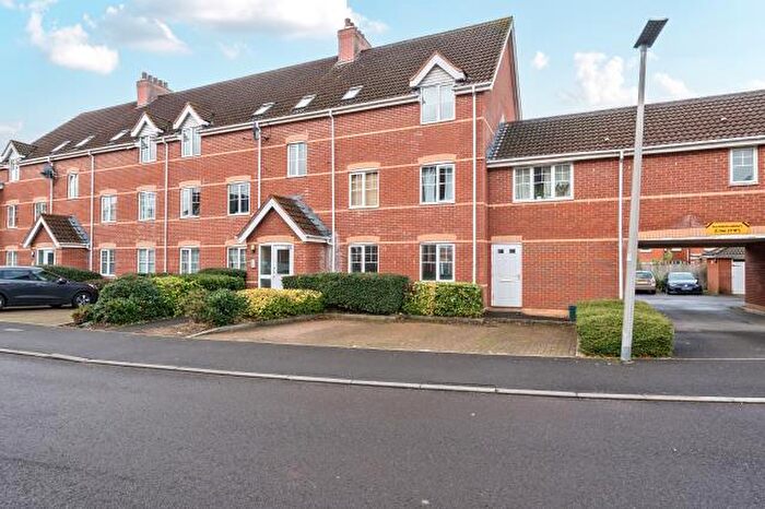 2 Bedroom Apartment For Sale In Windsor Court, Newbury, RG14