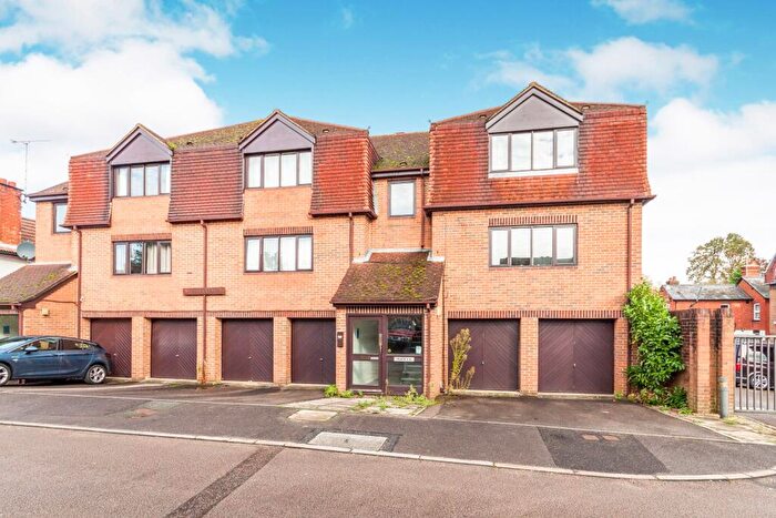 1 Bedroom Flat To Rent In Osborne Road, Wokingham, RG40