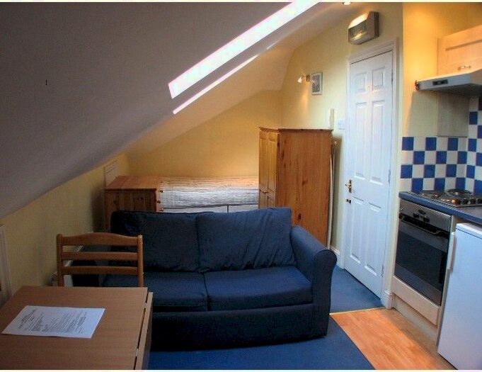 Studio To Rent In Stile Hall Gardens, Chiswick, London, W4