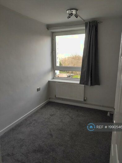 3 Bedroom Flat To Rent In Wiseman Court, London, SE19