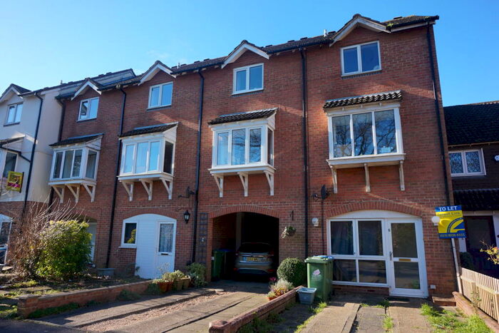 4 Bedroom House To Rent In Berkeley Close, SO15