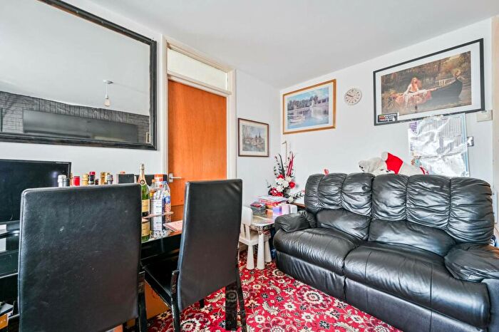 1 Bedroom Flat For Sale In Erwood Road, Charlton, London, SE7