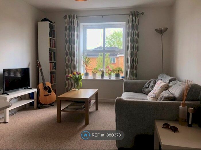 1 Bedroom Flat To Rent In Richmond Avenue, Thatcham, RG19