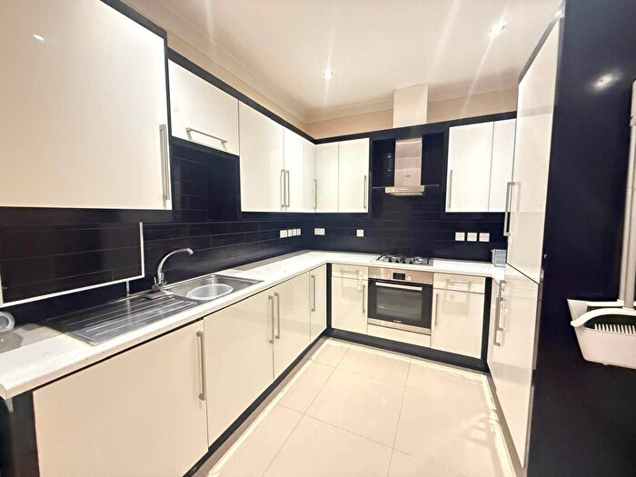 1 Bedroom Flat To Rent In Stoke Gardens, Slough, SL1