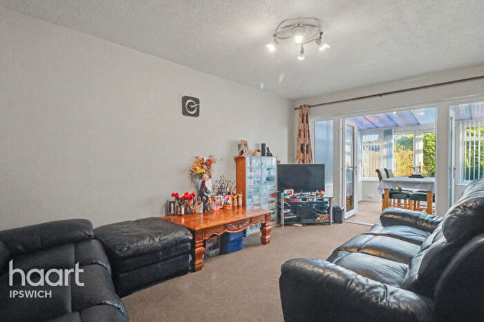 3 Bedroom Semi-Detached House For Sale In Vincent Close, Ipswich, IP1