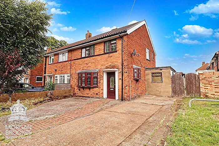 3 Bedroom Semi-Detached House For Sale In High Road, Benfleet, SS7