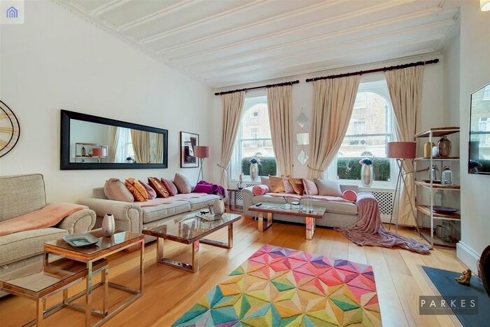3 Bedroom Flat To Rent In Lower Belgrave Street, Belgravia, London, SW1W