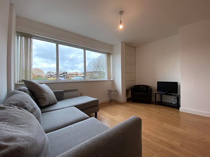 2 Bedroom Flat To Rent In Lexington Court, Salford Quays, M50