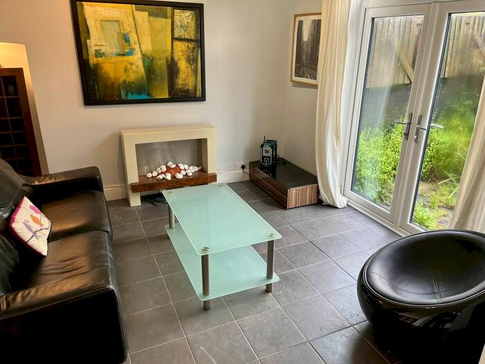 3 Bedroom Property To Rent In Maple Crescent, Uplands, Swansea, SA2