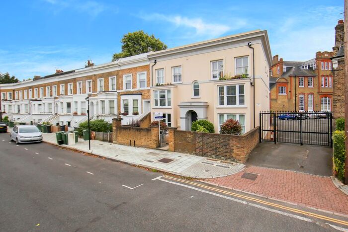 2 Bedroom Flat To Rent In Millbrook Road, London, SW9