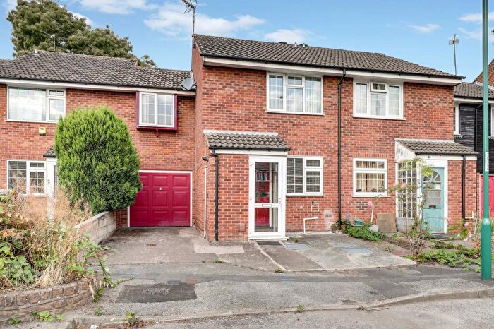 3 Bedroom Terraced House For Sale In Lodge Close, Nottingham, NG8