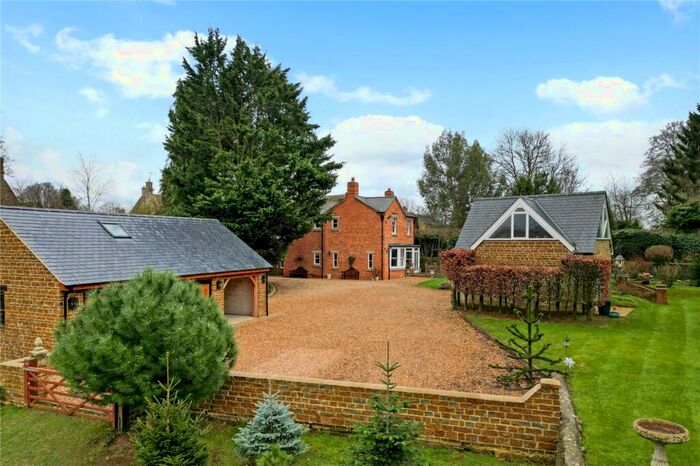 4 Bedroom Detached House For Sale In Overthorpe, Banbury, Oxfordshire, OX17