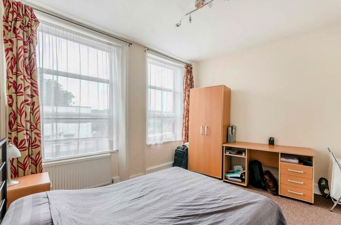 3 Bedroom Flat To Rent In Brockley Rise, Honor Oak Park, London, SE23