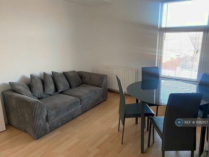 2 Bedroom Flat To Rent In Telegraph Mews, Ilford, IG3