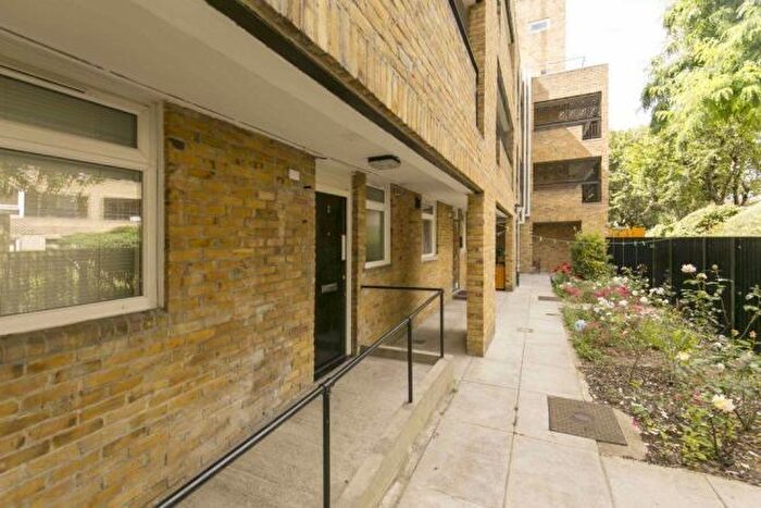 2 Bedroom Apartment To Rent In Alton Street, London, E14