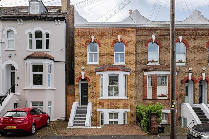 4 Bedroom Town House For Sale In Stanley Road, South Woodford, E18