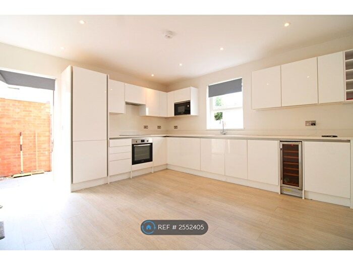 3 Bedroom Terraced House To Rent In Emlagh Court, Croydon, CR0