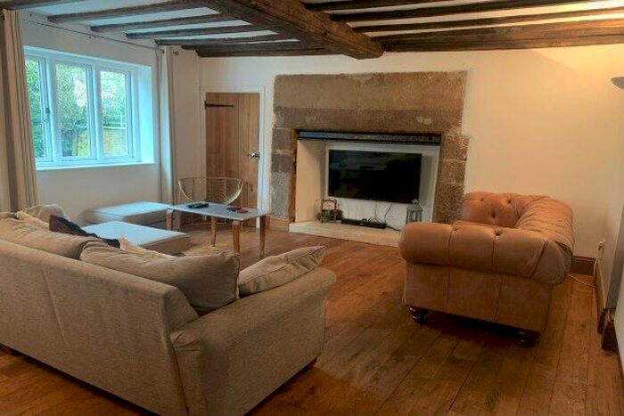 2 Bedroom Flat To Rent In Leese Hill, Uttoxeter, ST14