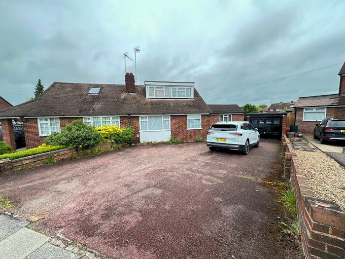 4 Bedroom Semi-Detached Bungalow To Rent In Chapterhouse Road, Luton, Bedfordshire, LU4