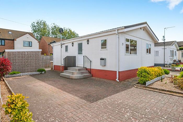 2 Bedroom Park Home For Sale In Beverly Court, Gorleston, Great Yarmouth, NR31