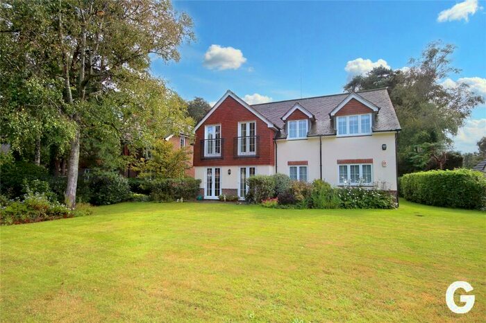 2 Bedroom Apartment For Sale In Lions Lane, Ashley Heath, Ringwood, Hampshire, BH24
