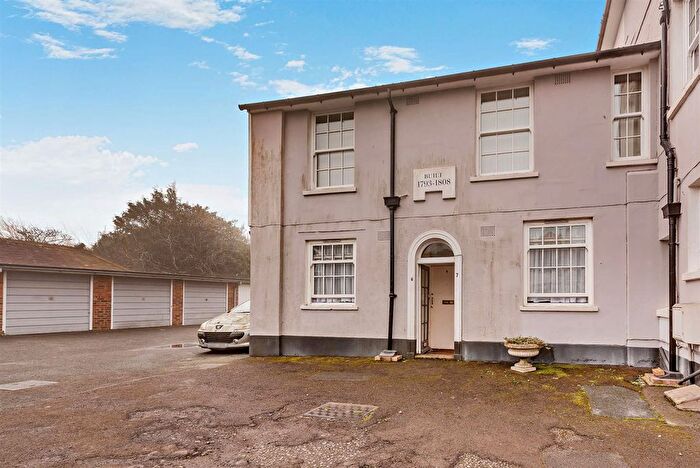 2 Bedroom Flat For Sale In Belle Hill, Bexhill-On-Sea, TN40