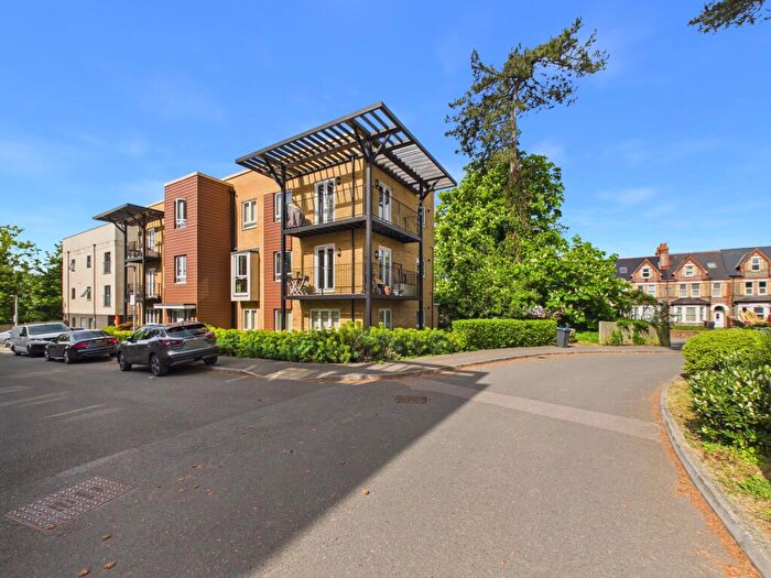 2 Bedroom Flat For Sale In Whitley Rise, Reading, RG2
