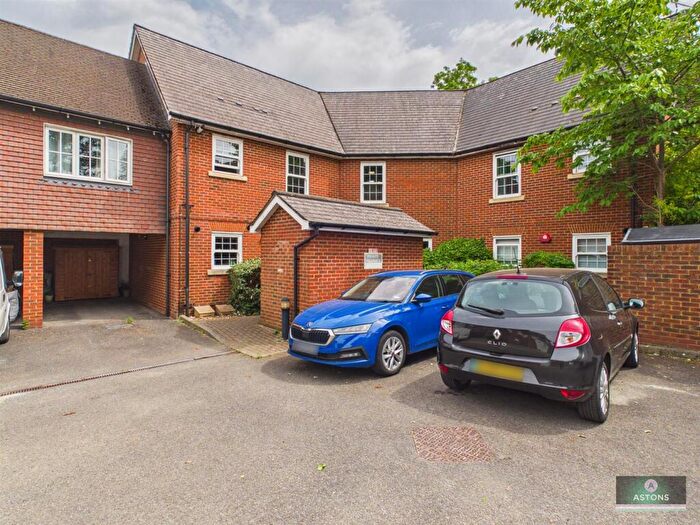 2 Bedroom Flat To Rent In Southgate, RH11