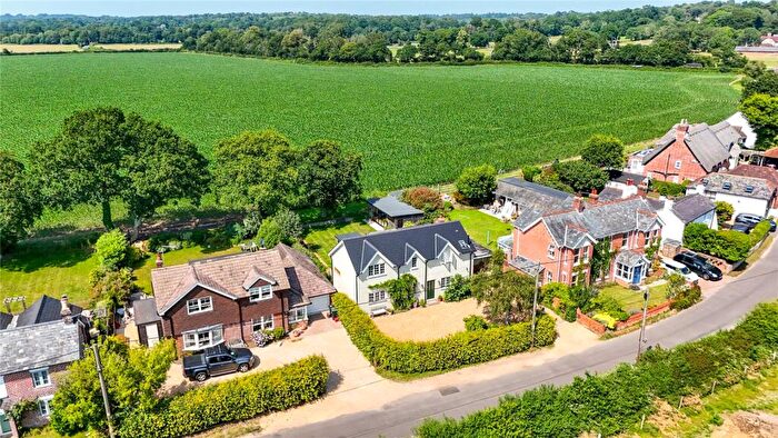 4 Bedroom Detached House For Sale In Lyndhurst Road, Godwinscroft, New Forest, Dorset, BH23