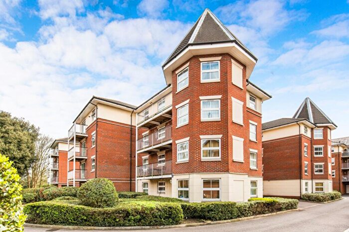 2 Bedroom Flat To Rent In Rollesbrook Gardens, Southampton, SO15