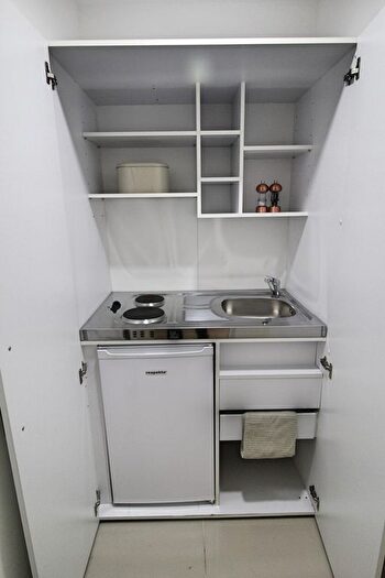 3 Bedroom Flat To Rent In Flat, - Clarendon Road, LS2