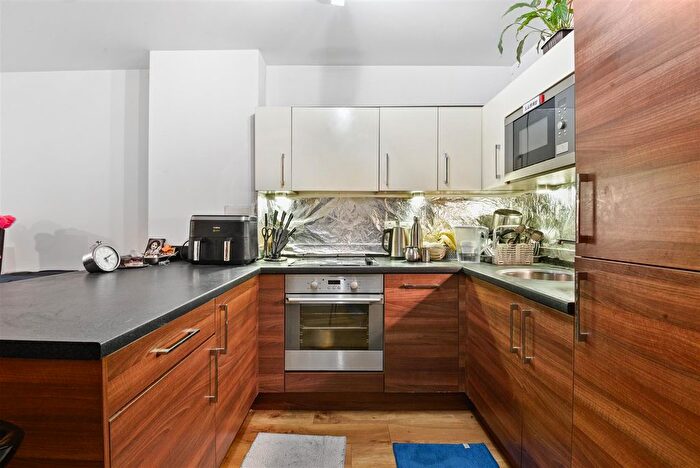 1 Bedroom Flat For Sale In Park Lodge Avenue, West Drayton, UB7