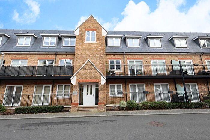 2 Bedroom Flat For Sale In Eden Road, Dunton Green, Sevenoaks, TN14