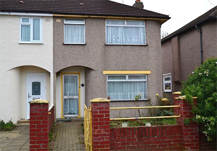 4 Bedroom Semi-Detached House To Rent In Shakespeare Avenue, Hayes, Middlesex, UB4