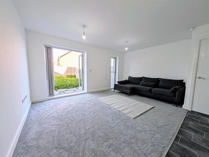 4 Bedroom Semi-Detached House To Rent In Darmonds Green Avenue, Liverpool, L6