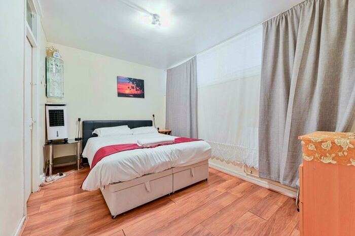 1 Bedroom Flat To Rent In Sceaux Gardens, Peckham, London, SE5