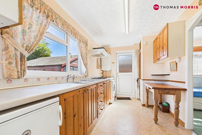 4 Bedroom Bungalow For Sale In Stoneland Avenue, Biggleswade, Bedfordshire, SG18