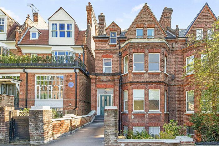2 Bedroom Flat For Sale In Arkwright Road, Hampstead, NW3