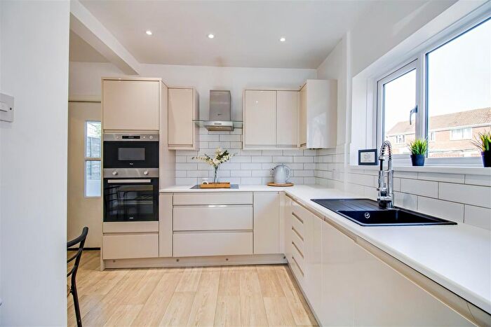 2 Bedroom Semi-Detached House For Sale In Kettlethorpe Road, Wakefield, WF2