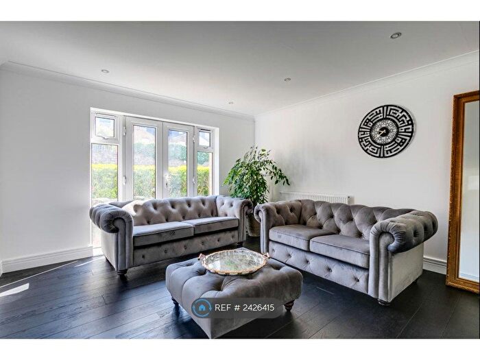 1 Bedroom Flat To Rent In Wells Place, London, SW18